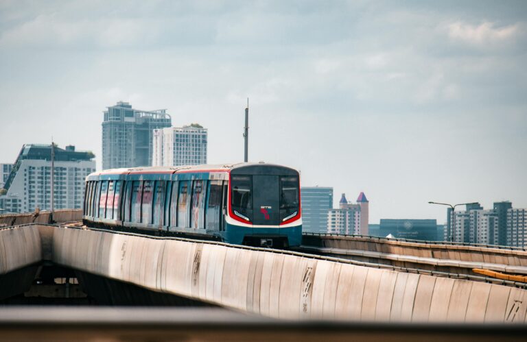 BTS Skytrain — Explorer Bangkok en hauteur avec les enfants