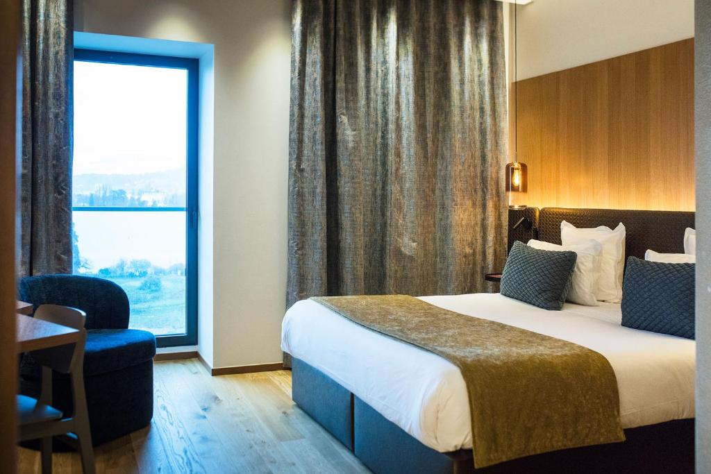 Hôtel Le Pélican à Annecy — Élégance, calme et emplacement parfait
