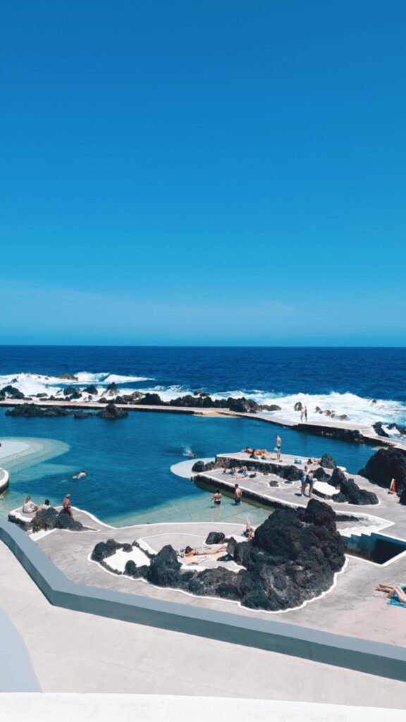 Porto Moniz — Joyau naturel entre piscines volcaniques et panoramas 🌊