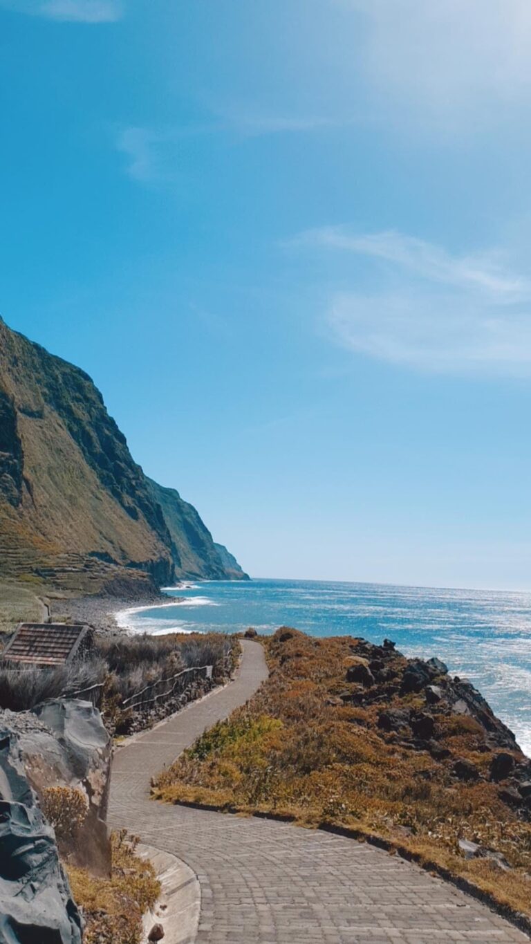 Cabo Girão — Une vue vertigineuse sur l'océan 🌍👣