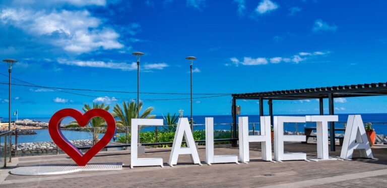 Praia da Calheta — L'une des rares plages de sable de l'île