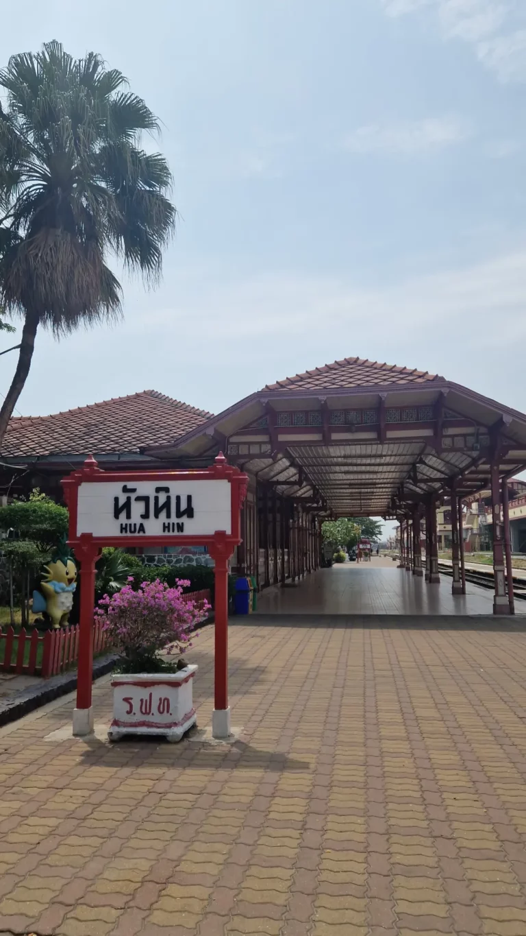 Gare Royale de Hua Hin — L'une des plus belles gares de Thaïlande 🚉❤️