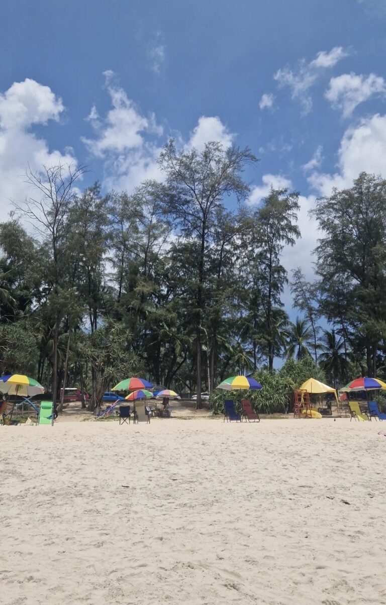 Kata Beach — La plage familiale incontournable de Phuket 🏖️🌊