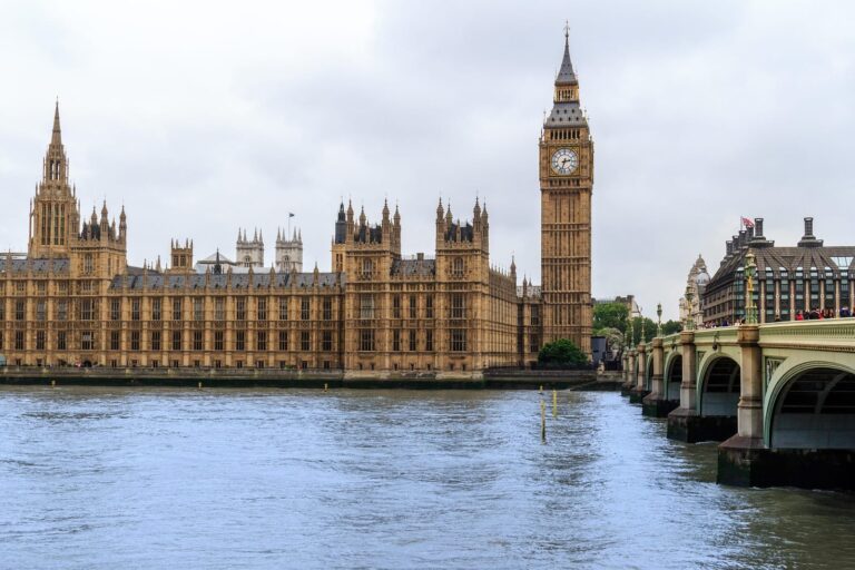 Westminster — Monument mythique au bord de la Tamise