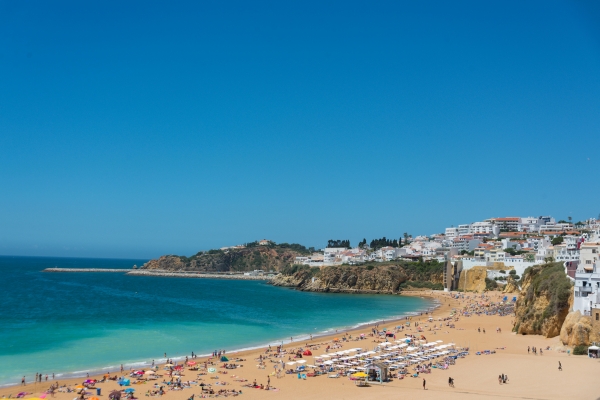 Albufeira — Cœur vivant de l'Algarve touristique 🌴