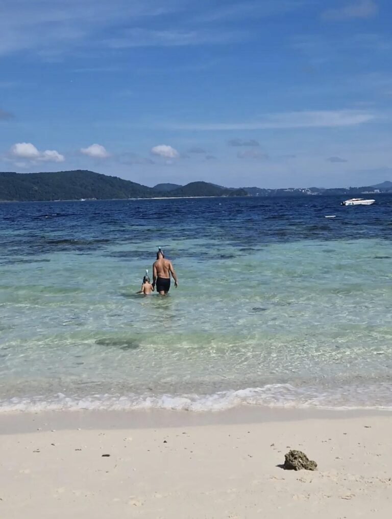 Coral Island (Koh Hae) — Une île paradisiaque aux eaux turquoise 🏝️🐠