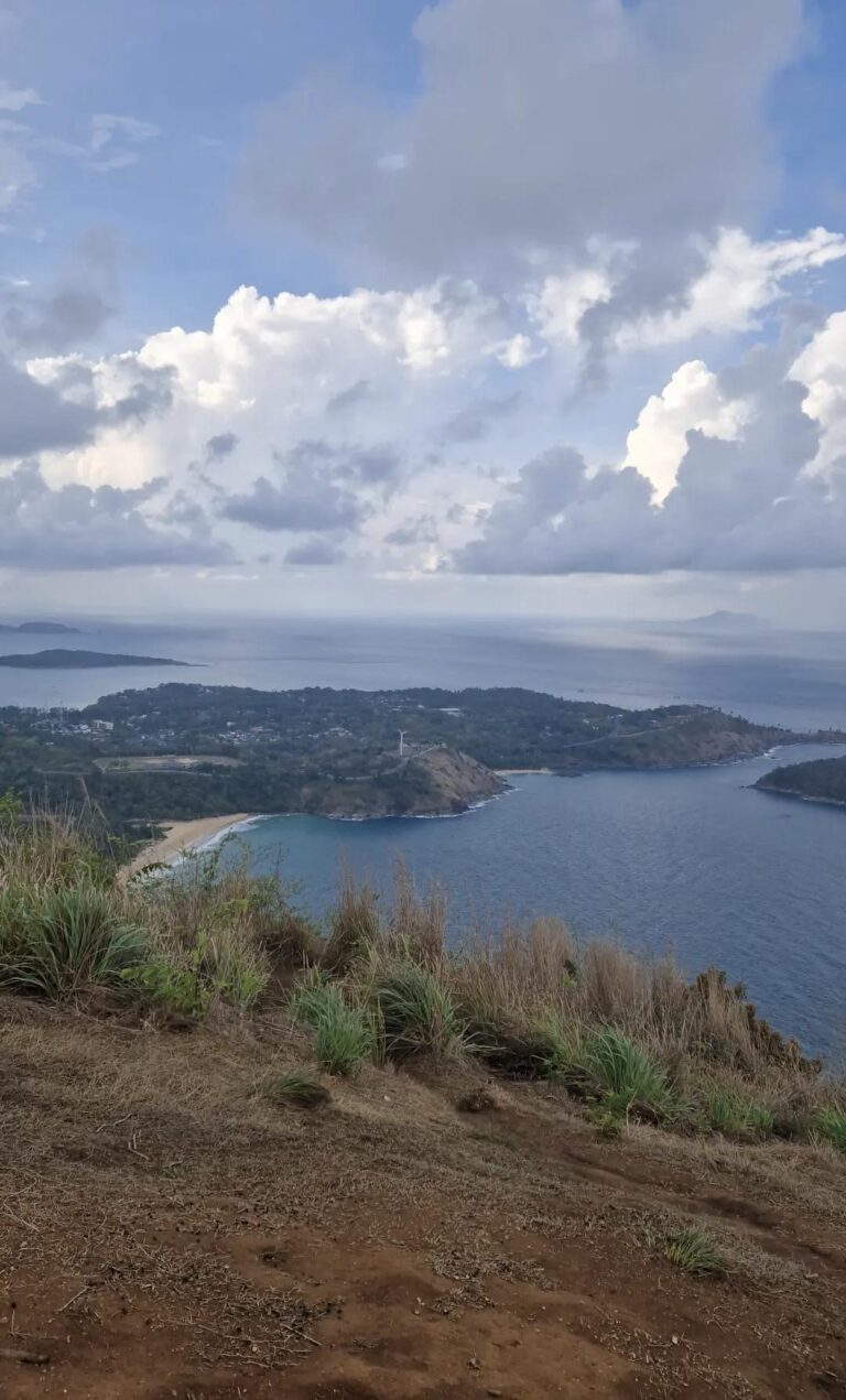 Black Rock Viewpoint — Un panorama secret sur les plus belles baies de Phuket 🖤🌅