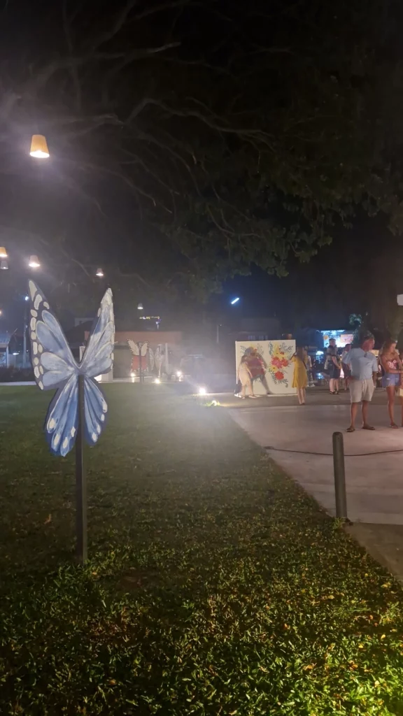 Marché de nuit de Hua Hin — Une soirée gourmande et animée 🌙🍜