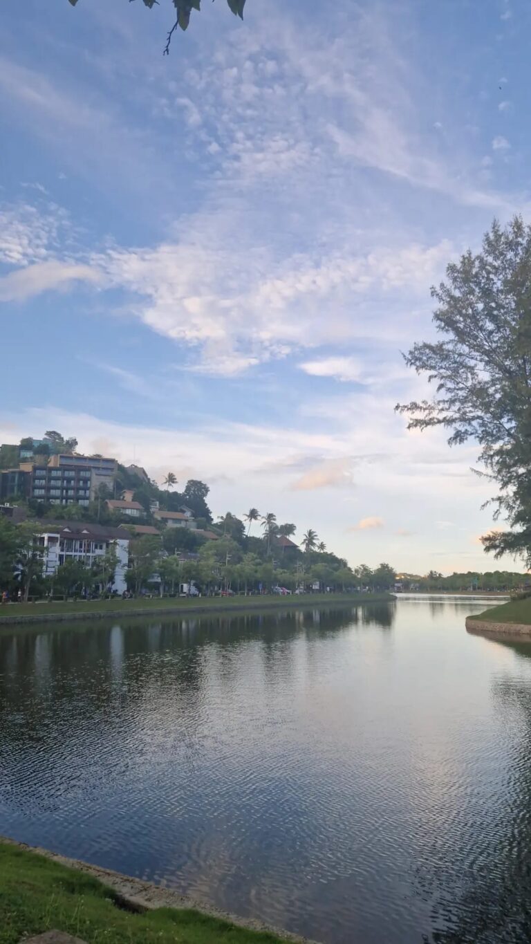 Lac de Nai Harn — Une parenthèse nature dans le sud de Phuket 🌿🌴