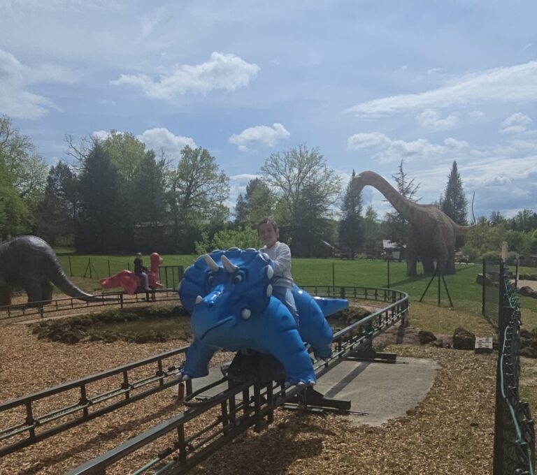 Dino-Zoo France — Un voyage fascinant au temps des dinosaures