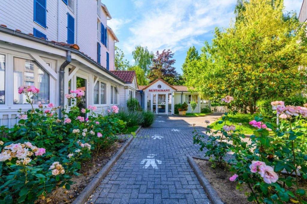 Hotel Strasbourg Montagne Verte & Restaurant - Free Parking