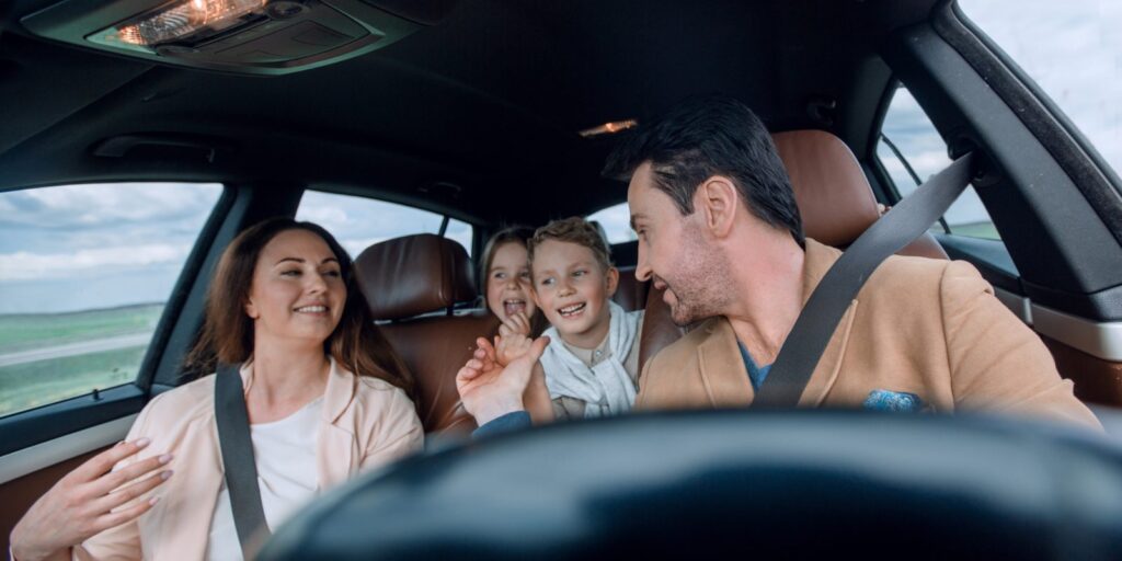 Comment occuper un enfant lors d’un long trajet en voiture ? 🚗🌍